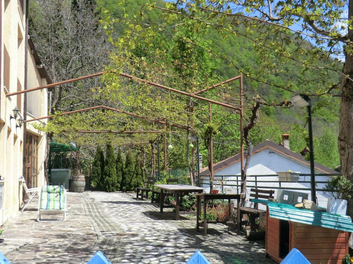 Trekking House Pasubio Hotel Вали дел Пазубио Екстериор снимка